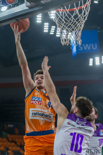 强劲对手时 强劲对手时